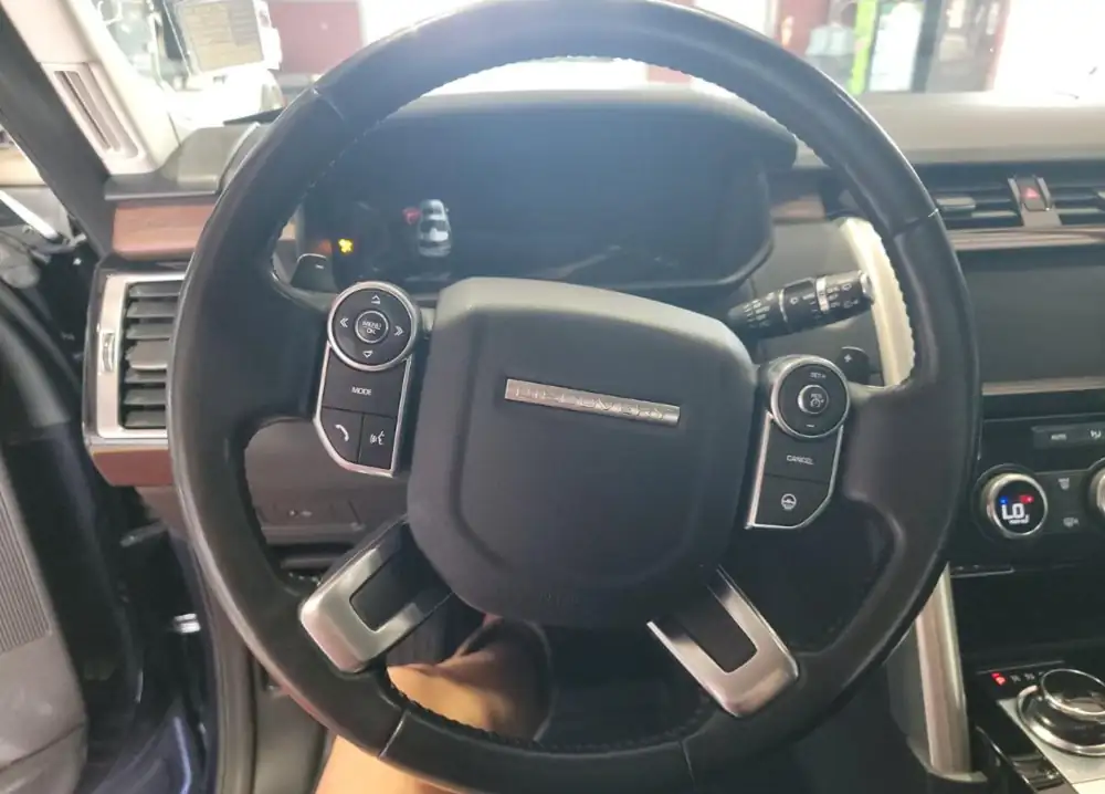 Land Rover Discovery V6 HSE 2018 photo 12