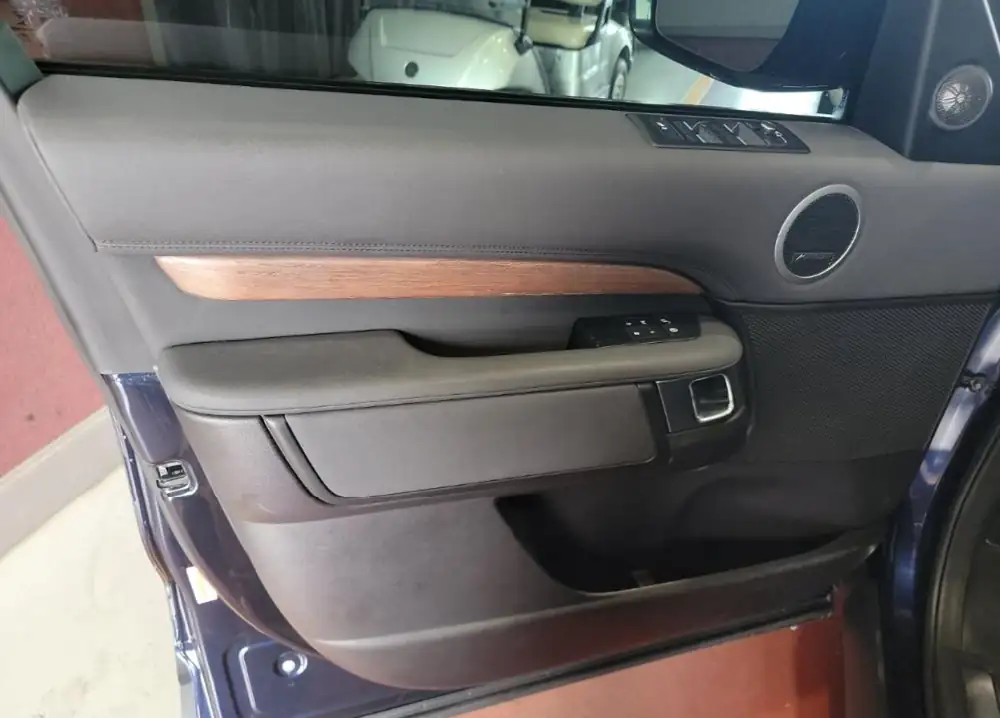 Land Rover Discovery V6 HSE 2018 photo 18