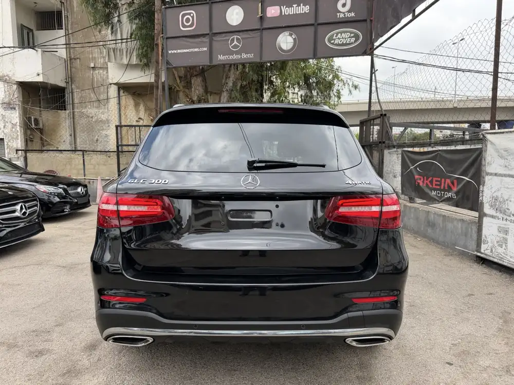 Mercedes-Benz GLC 300 4Matic AMG 2018 photo 11