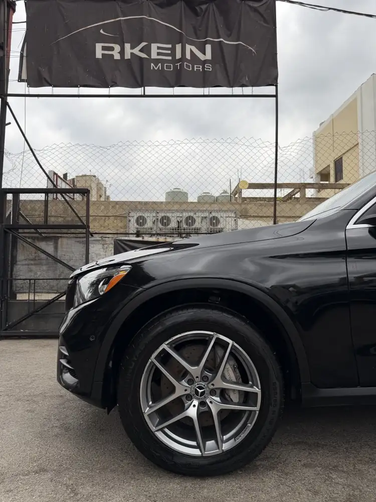 Mercedes-Benz GLC 300 4Matic AMG 2018 photo 21
