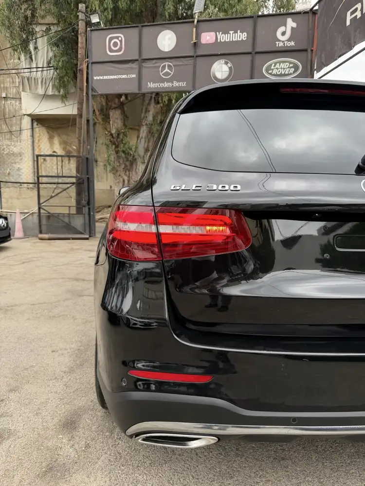 Mercedes-Benz GLC 300 4Matic AMG 2018 photo 32