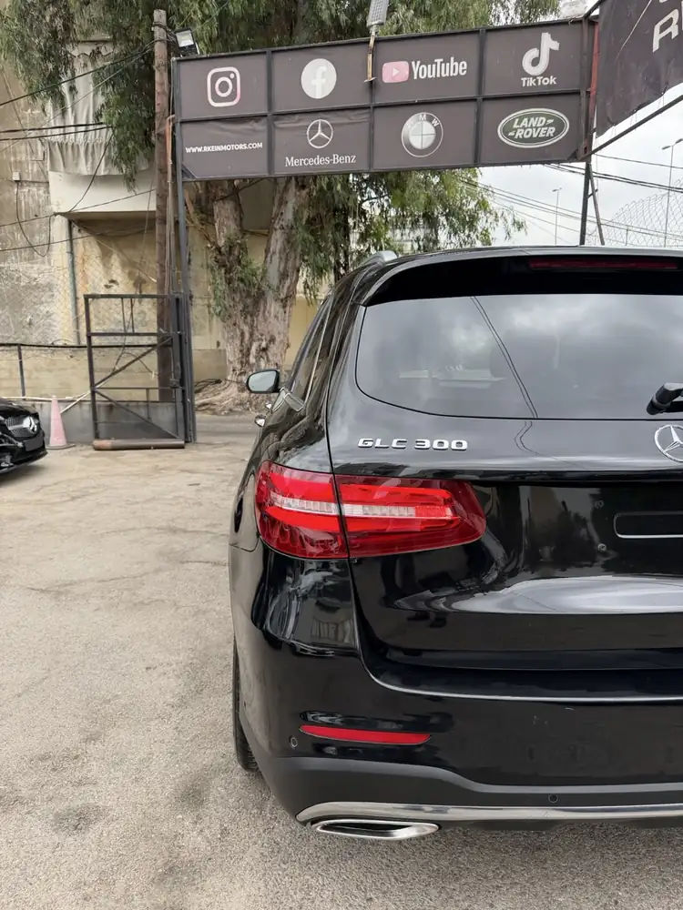 Mercedes-Benz GLC 300 4Matic AMG 2018 photo 33