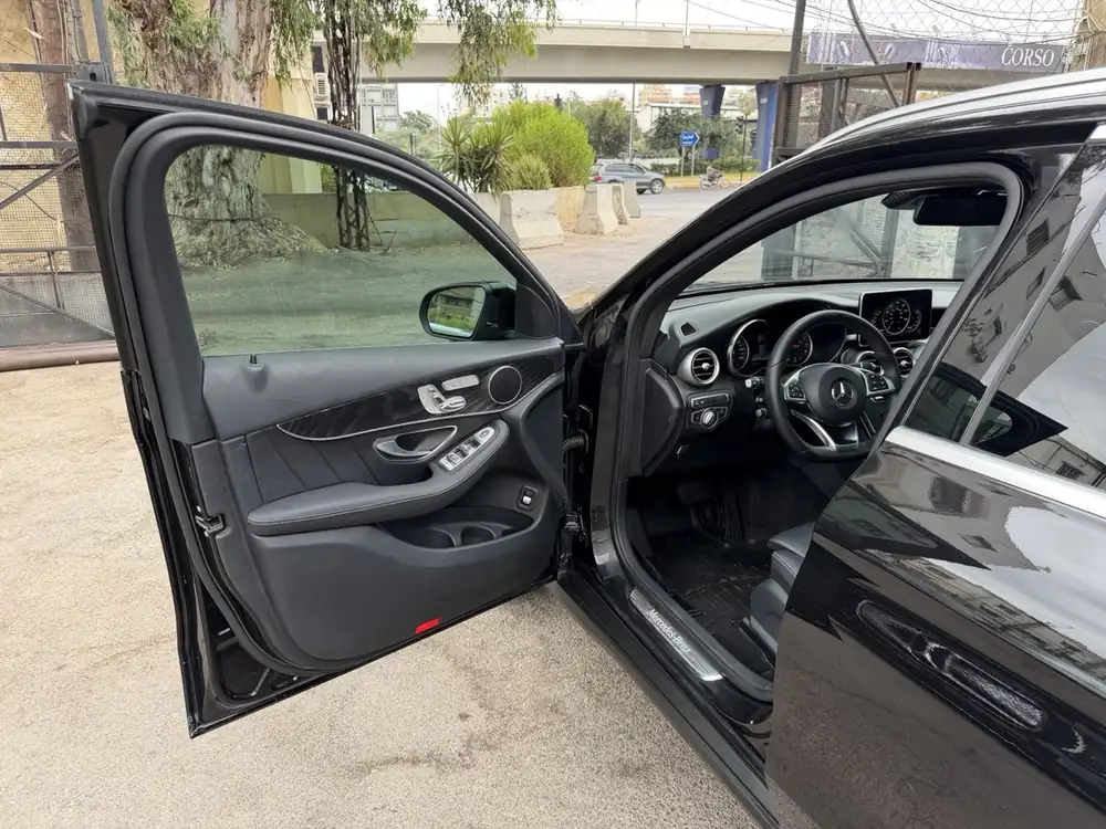 Mercedes-Benz GLC 300 4Matic AMG 2018 photo 36