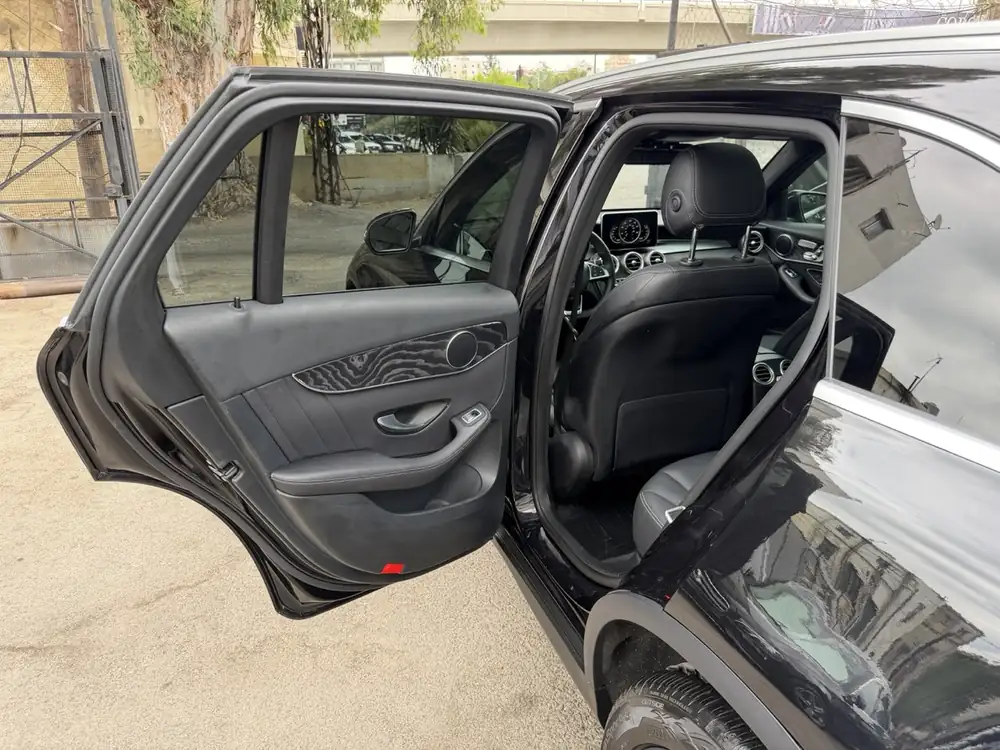 Mercedes-Benz GLC 300 4Matic AMG 2018 photo 37