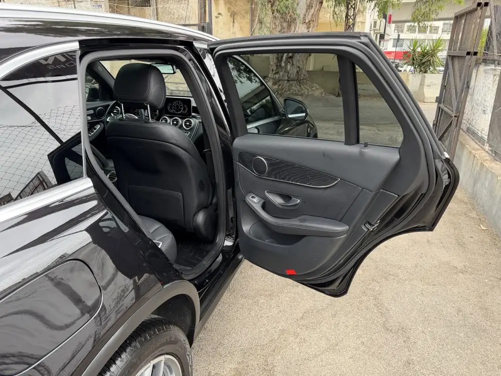 Mercedes-Benz GLC 300 4Matic AMG 2018 photo 38