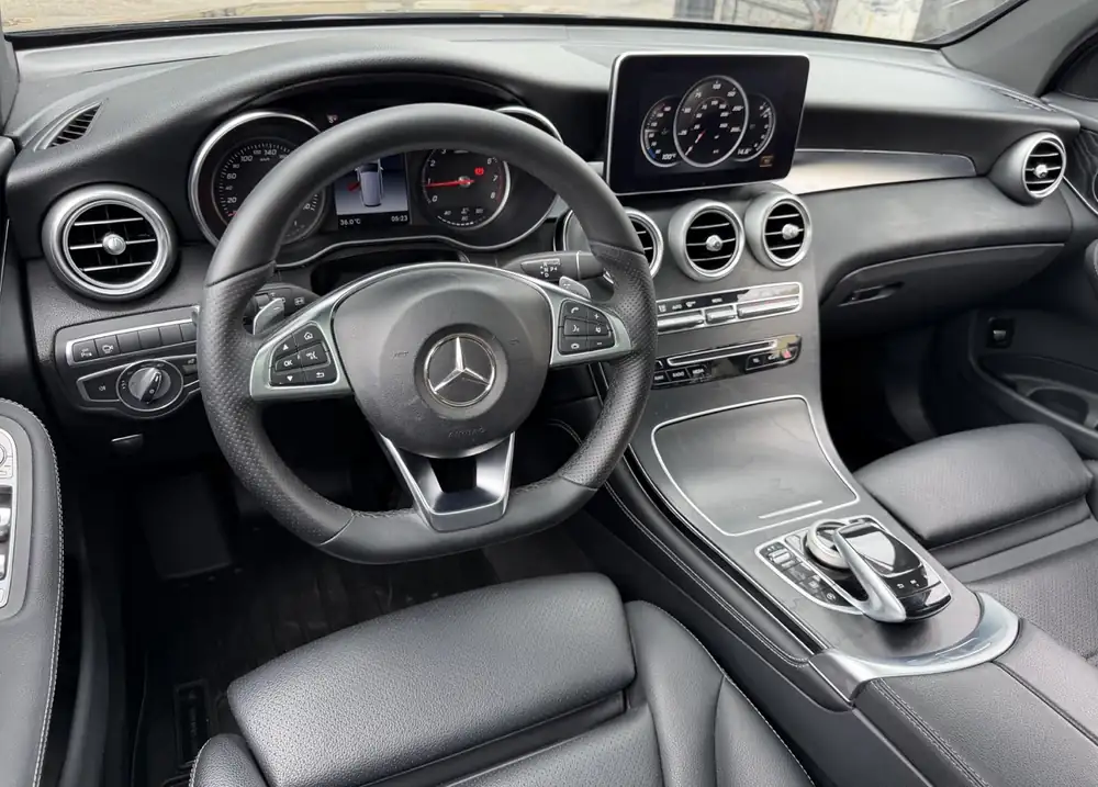 Mercedes-Benz GLC 300 4Matic AMG 2018 photo 43