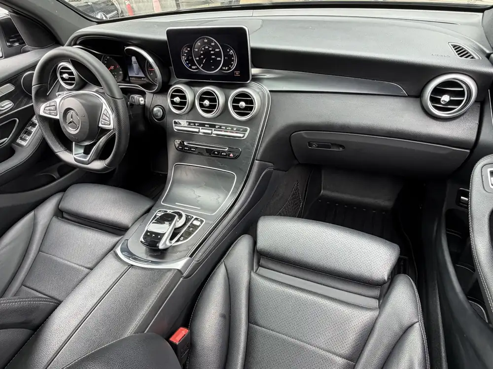 Mercedes-Benz GLC 300 4Matic AMG 2018 photo 44