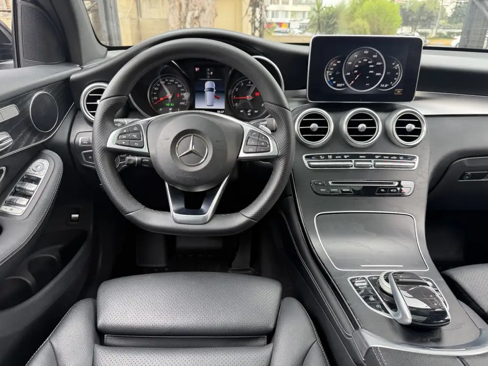 Mercedes-Benz GLC 300 4Matic AMG 2018 photo 48
