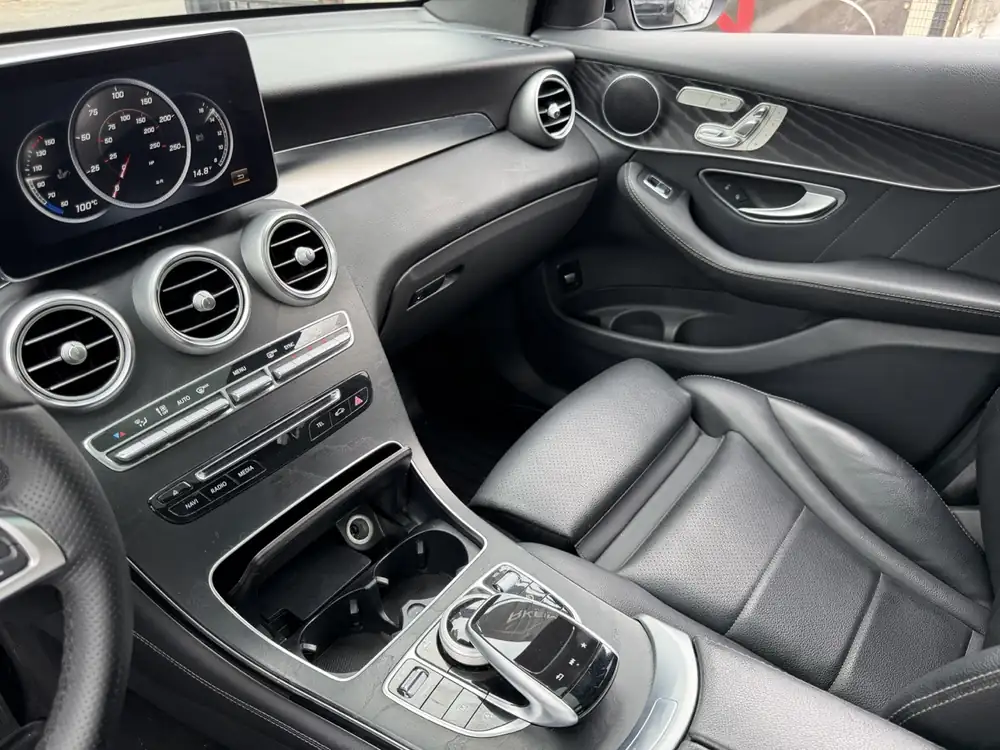 Mercedes-Benz GLC 300 4Matic AMG 2018 photo 51