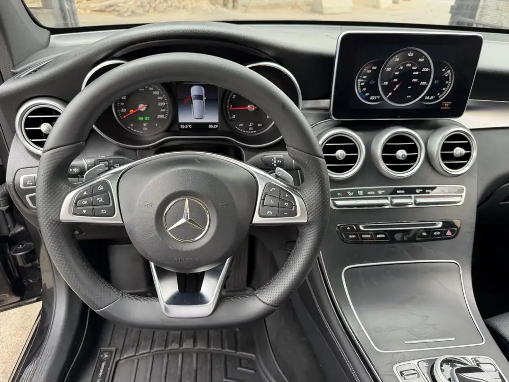 Mercedes-Benz GLC 300 4Matic AMG 2018 photo 55