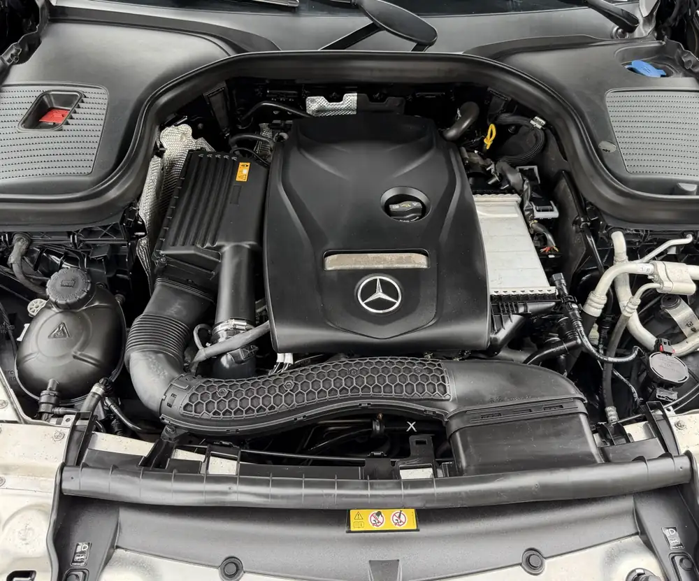 Mercedes-Benz GLC 300 4Matic AMG 2018 photo 60
