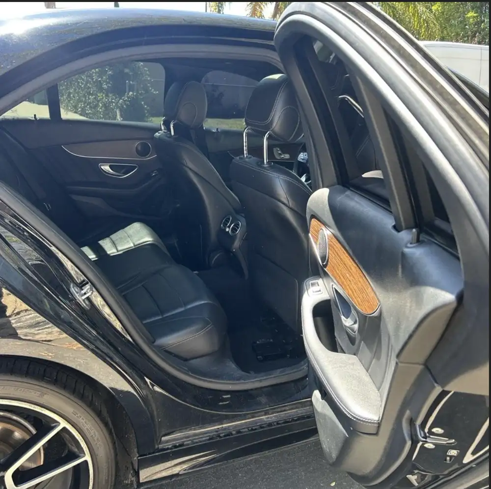 Mercedes-Benz C300 AMG 2019 photo 18