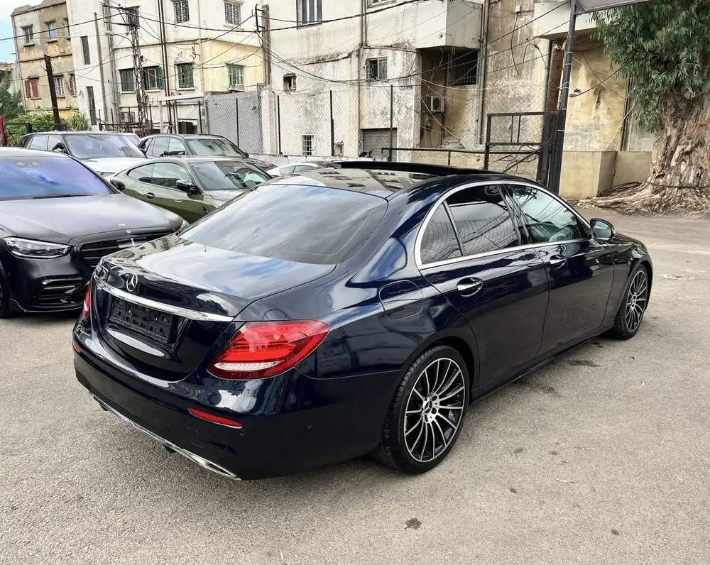Mercedes-Benz E300 AMG 2017 photo 4