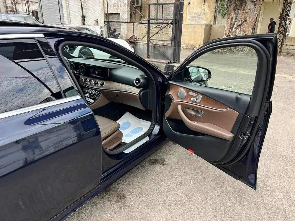 Mercedes-Benz E300 AMG 2017 photo 17