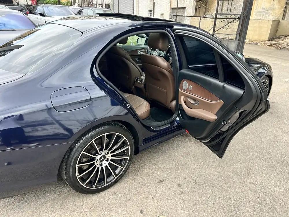 Mercedes-Benz E300 AMG 2017 photo 18