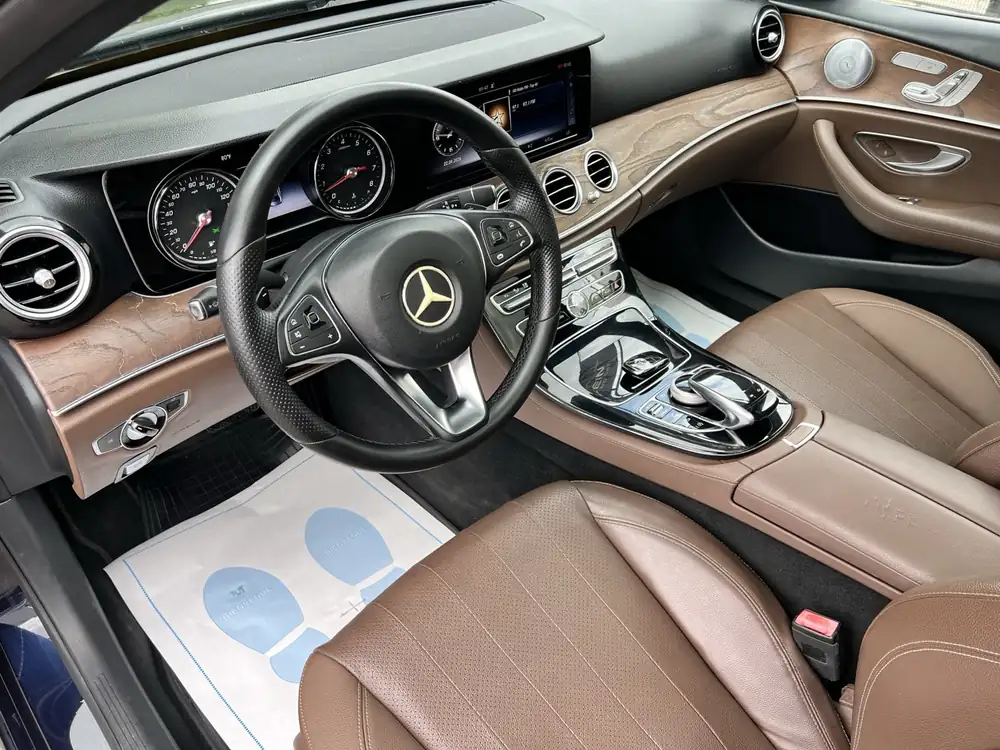 Mercedes-Benz E300 AMG 2017 photo 23