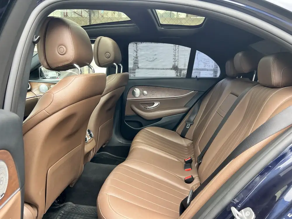 Mercedes-Benz E300 AMG 2017 photo 26