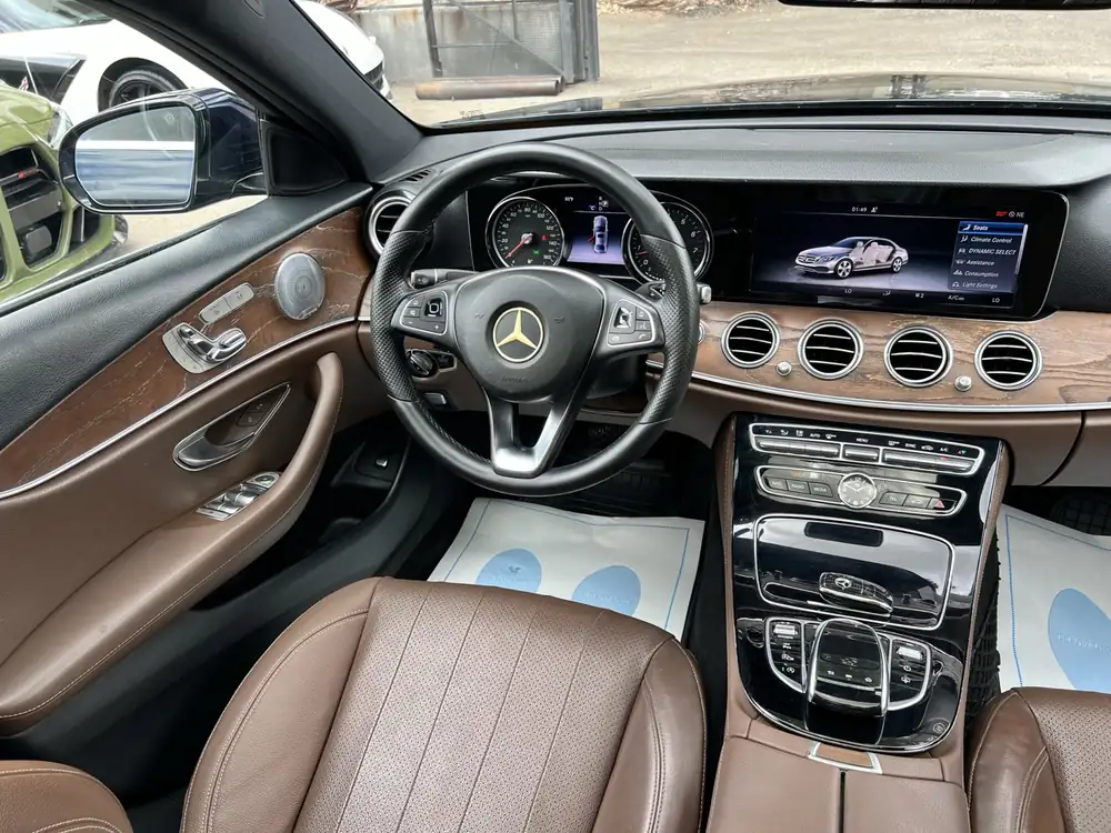 Mercedes-Benz E300 AMG 2017 photo 28