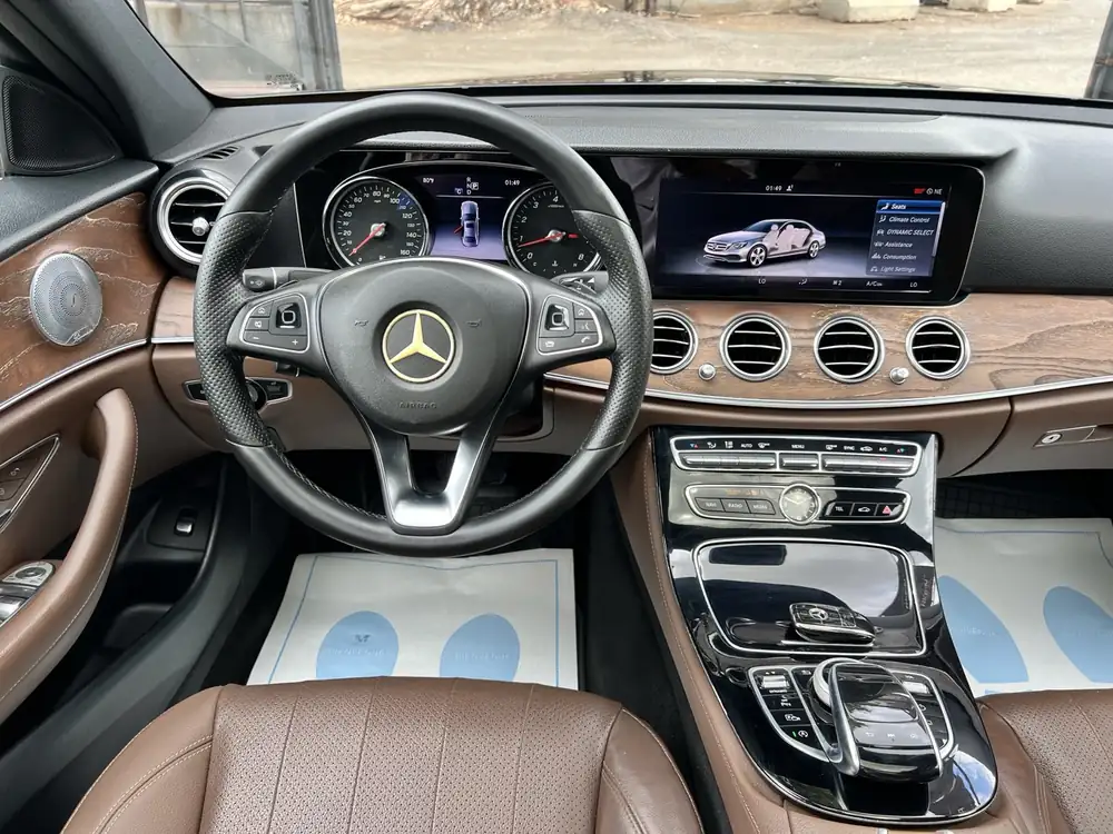 Mercedes-Benz E300 AMG 2017 photo 30