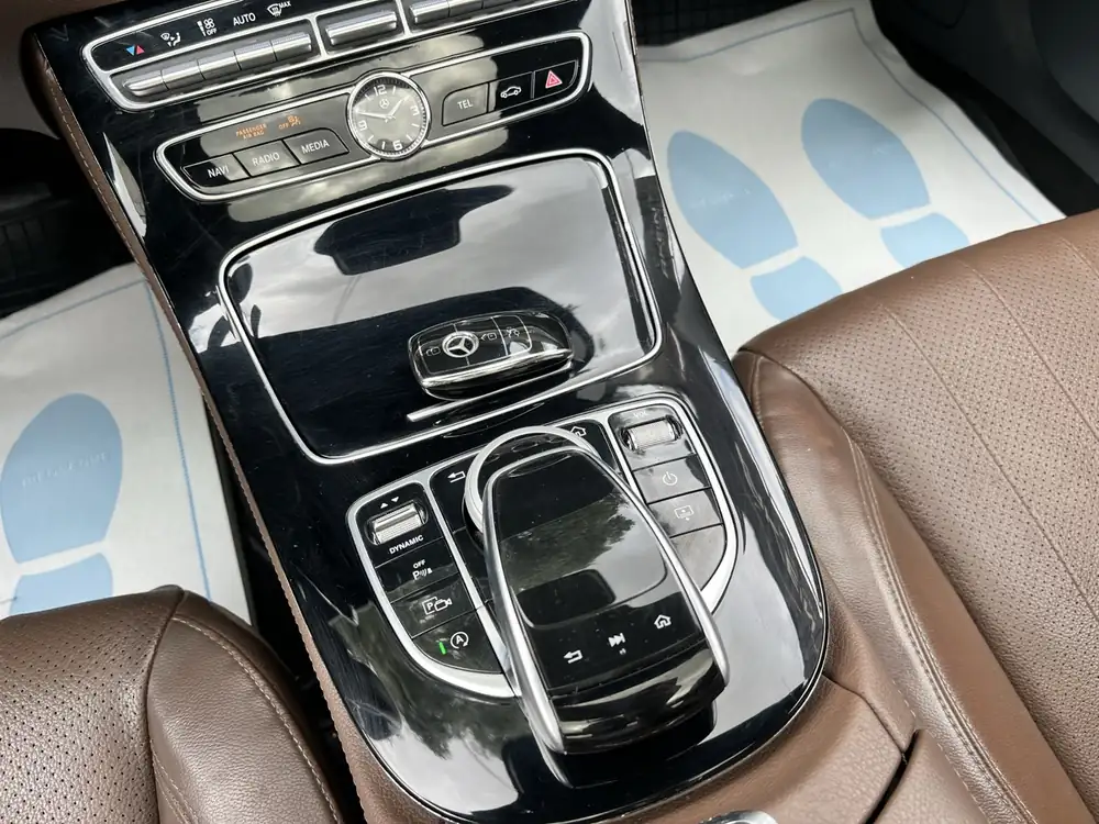 Mercedes-Benz E300 AMG 2017 photo 31