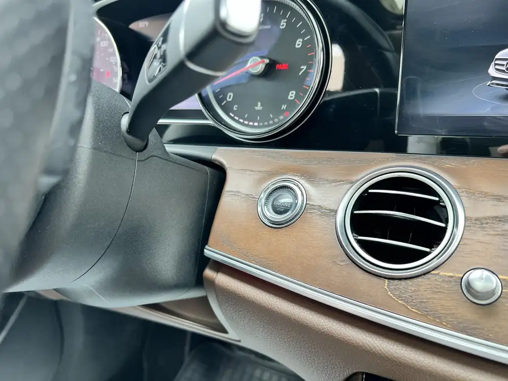Mercedes-Benz E300 AMG 2017 photo 35