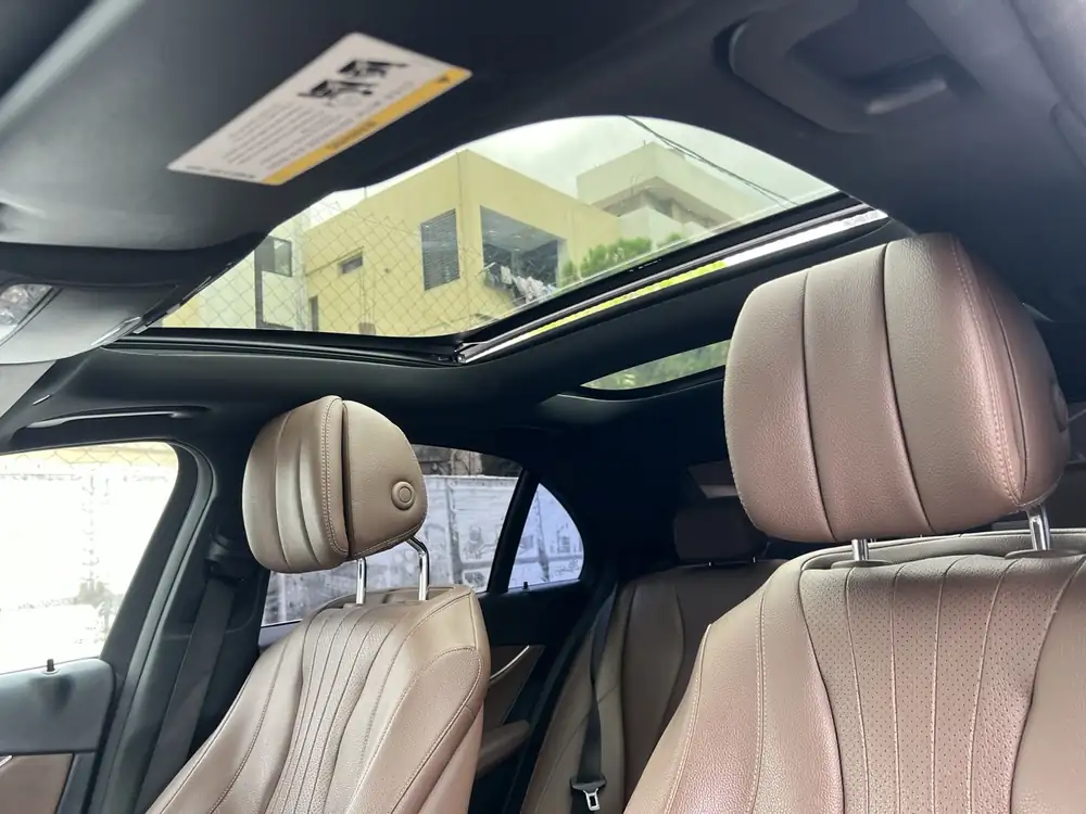 Mercedes-Benz E300 AMG 2017 photo 36