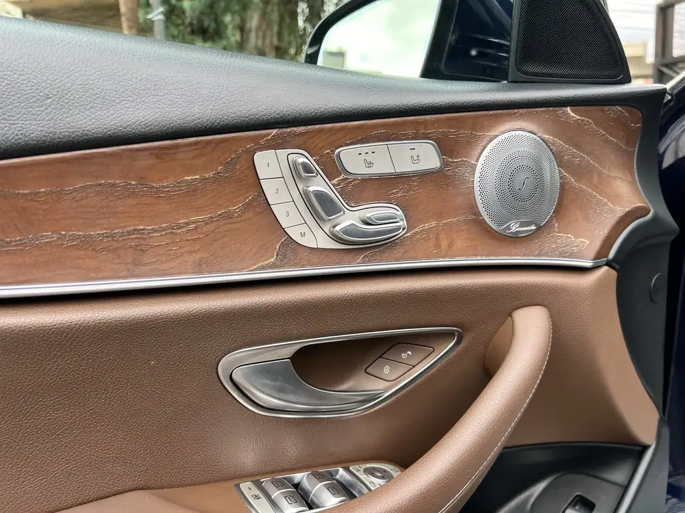 Mercedes-Benz E300 AMG 2017 photo 37