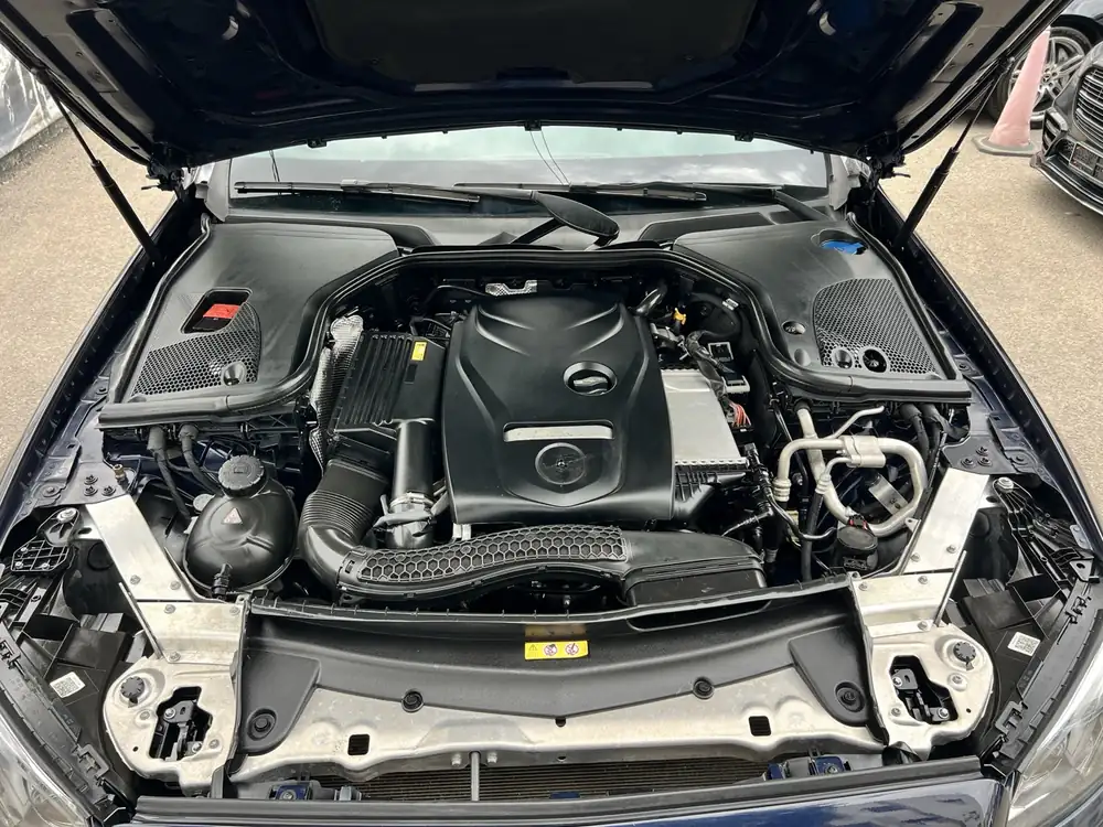 Mercedes-Benz E300 AMG 2017 photo 38