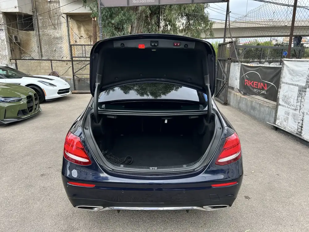 Mercedes-Benz E300 AMG 2017 photo 39