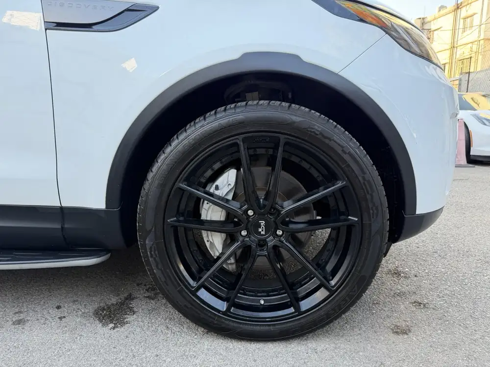 Land Rover Discovery SE 2018 photo 11