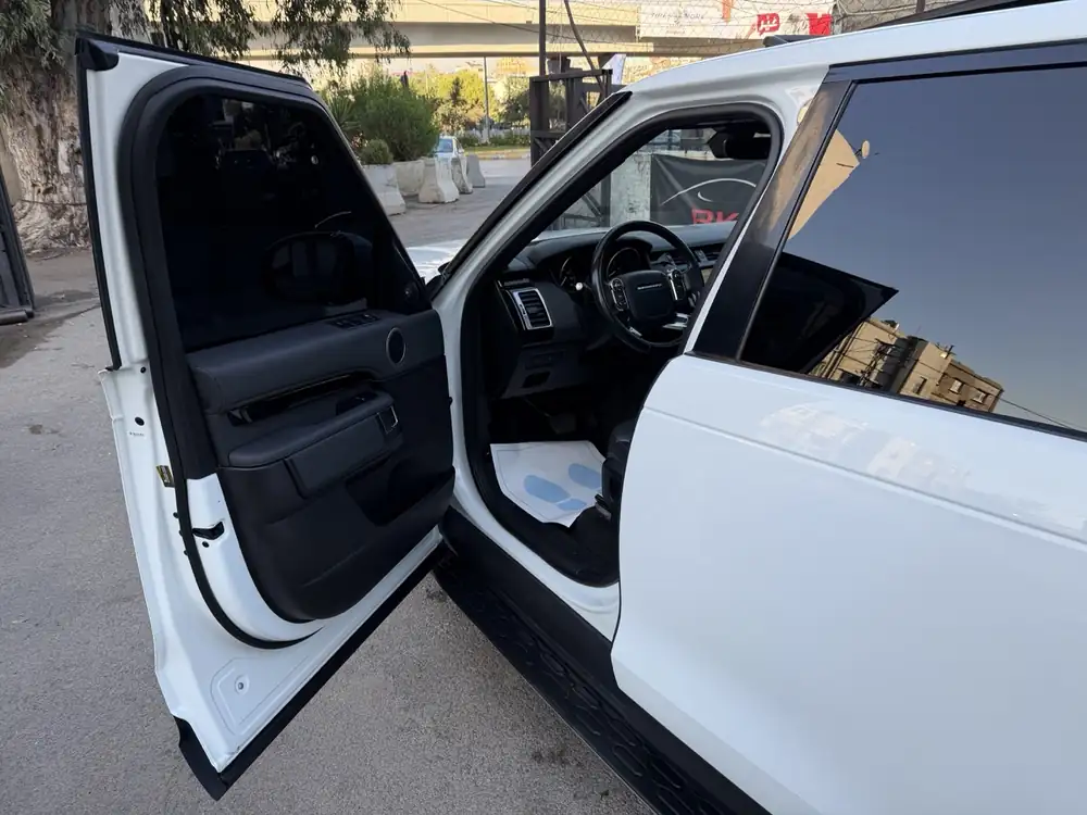 Land Rover Discovery SE 2018 photo 16