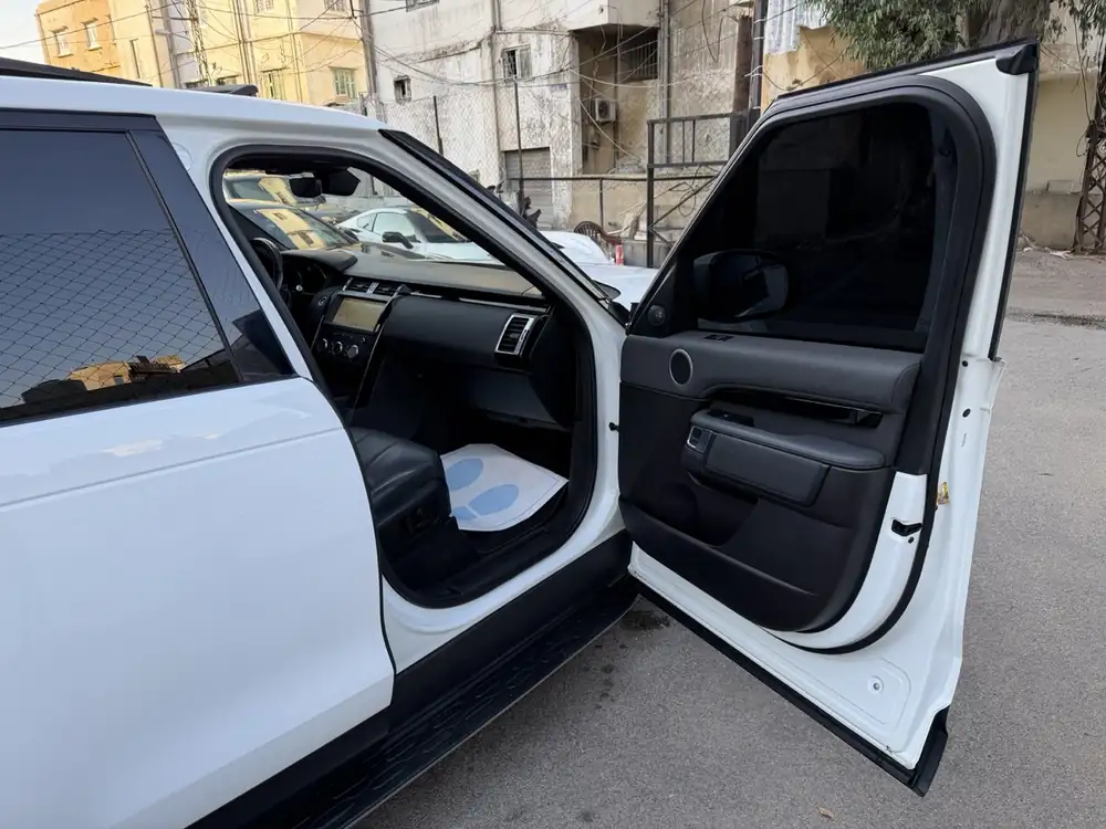 Land Rover Discovery SE 2018 photo 17