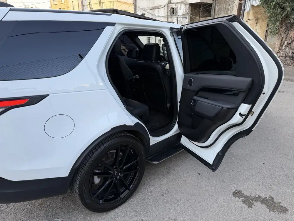 Land Rover Discovery SE 2018 photo 18