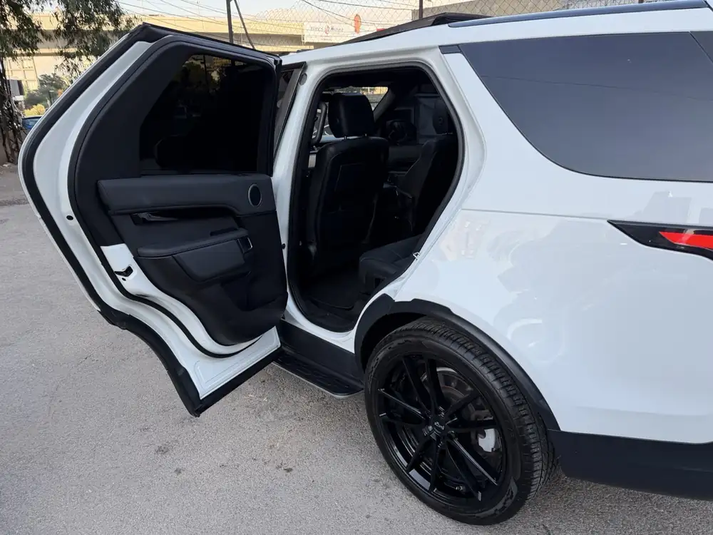 Land Rover Discovery SE 2018 photo 19