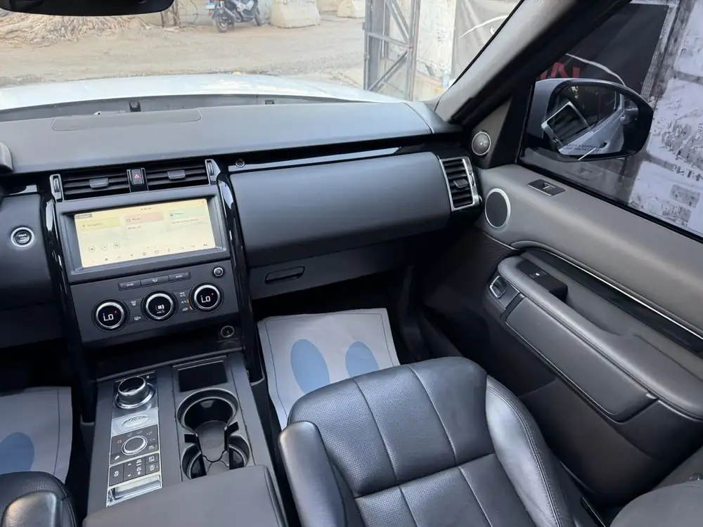 Land Rover Discovery SE 2018 photo 32