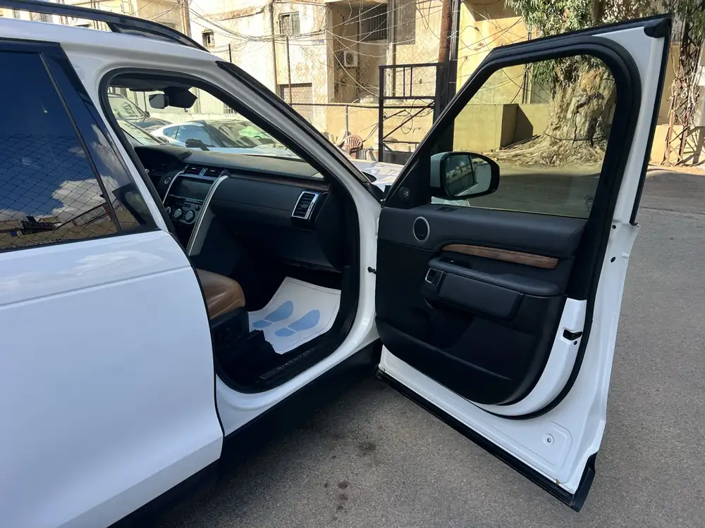 Land Rover Discovery HSE 2018 photo 19