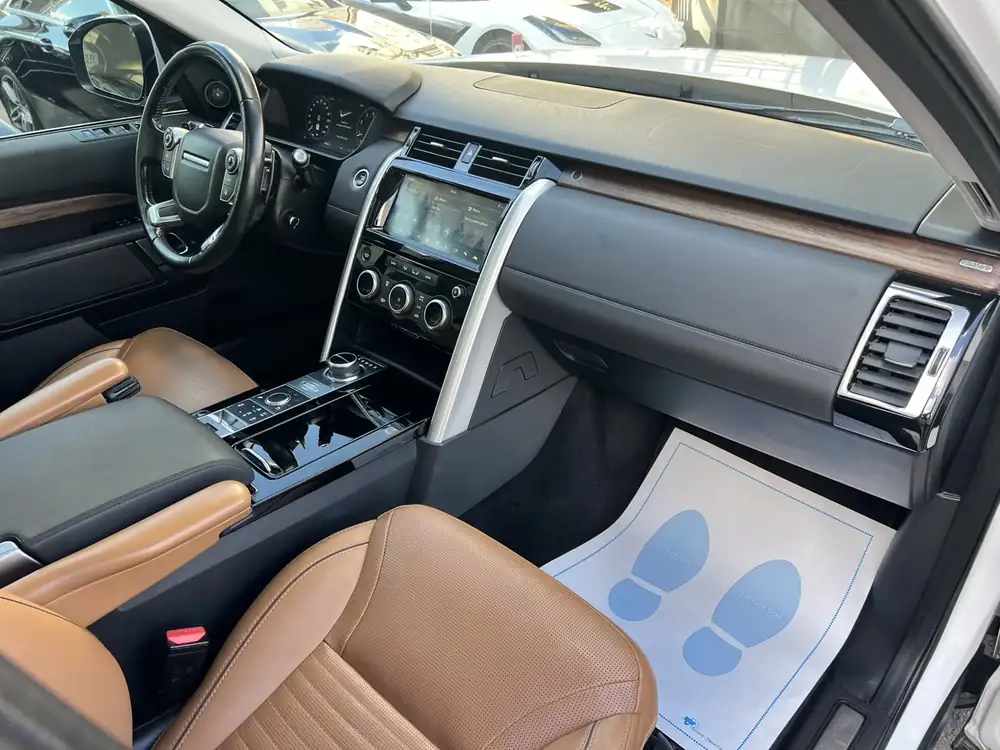 Land Rover Discovery HSE 2018 photo 23