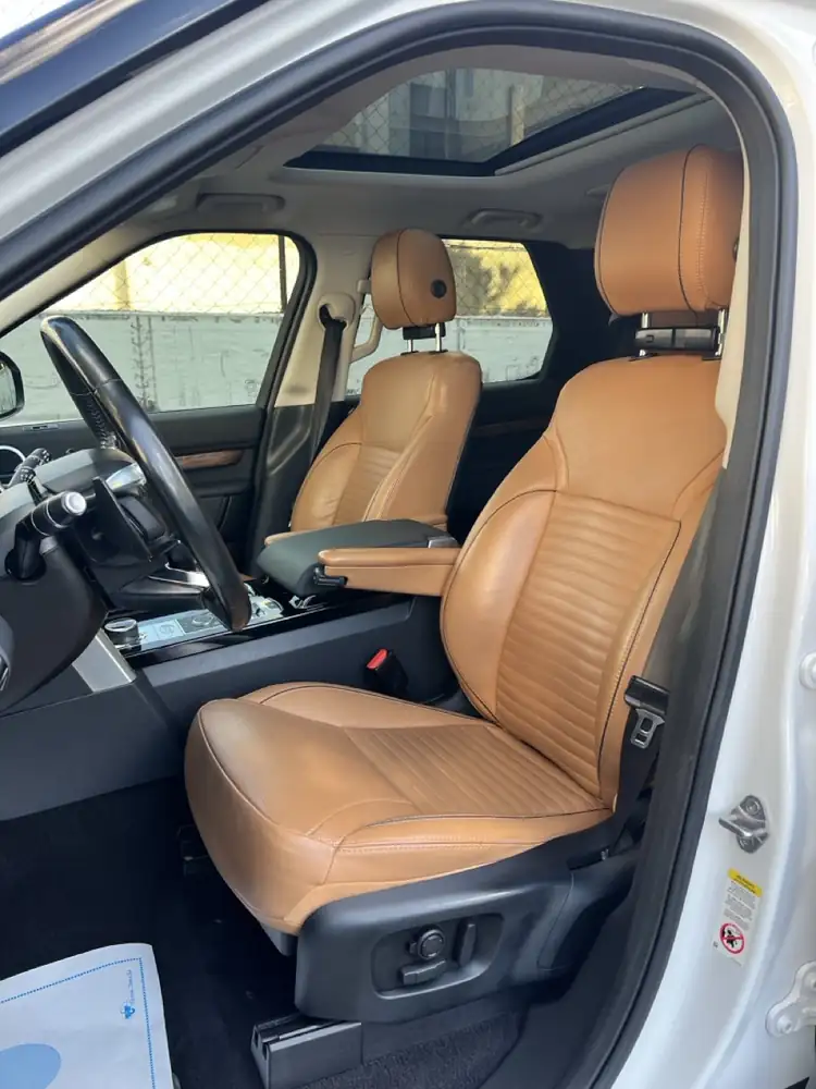 Land Rover Discovery HSE 2018 photo 24