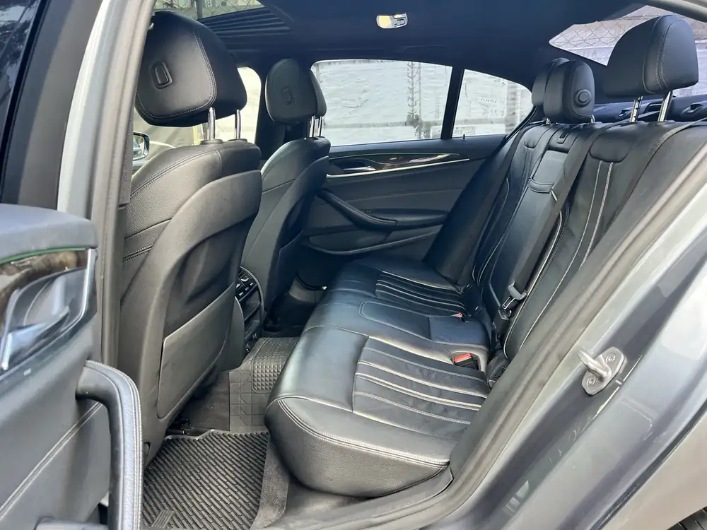 BMW 530i 2017 photo 24